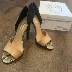 Steve Madden Two-tone nude and black suede heels